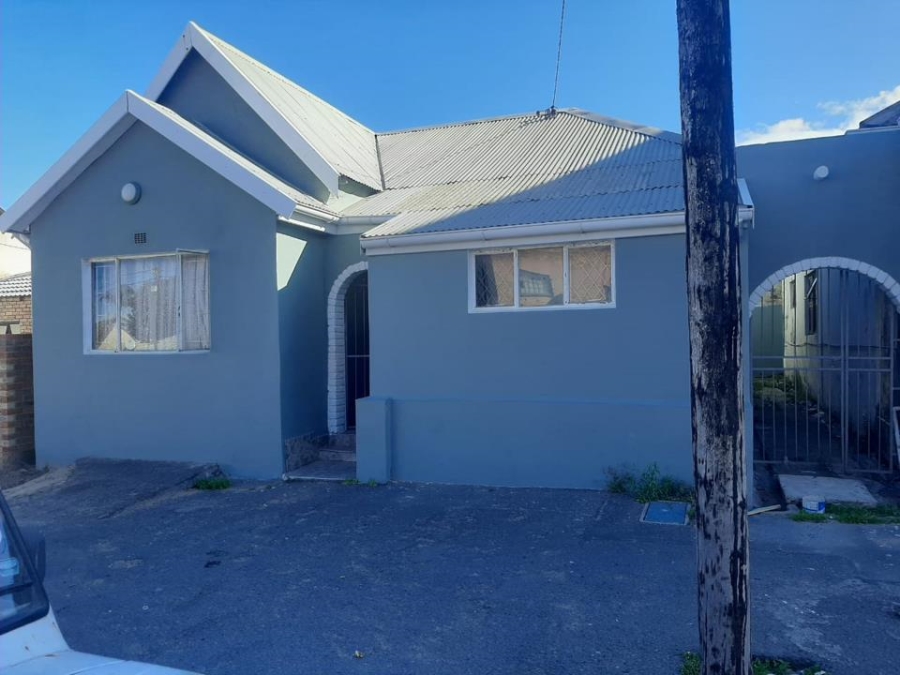 16 Bedroom Property for Sale in Quigney Eastern Cape